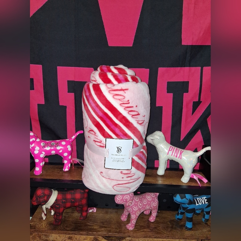 Victoria's Secret Logo Red/Pink Plush CandyCane Swirl Blanket 50x60 NWT $70 Ret.